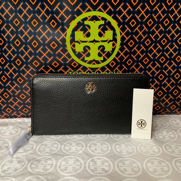 Tory Burch Handbags - Tory Burch Carter Continental Wallet in Black